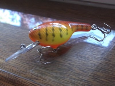 Older Balsa Wood Bagley Mamma Cat DC9 Dark Crayfish on Chartreuse