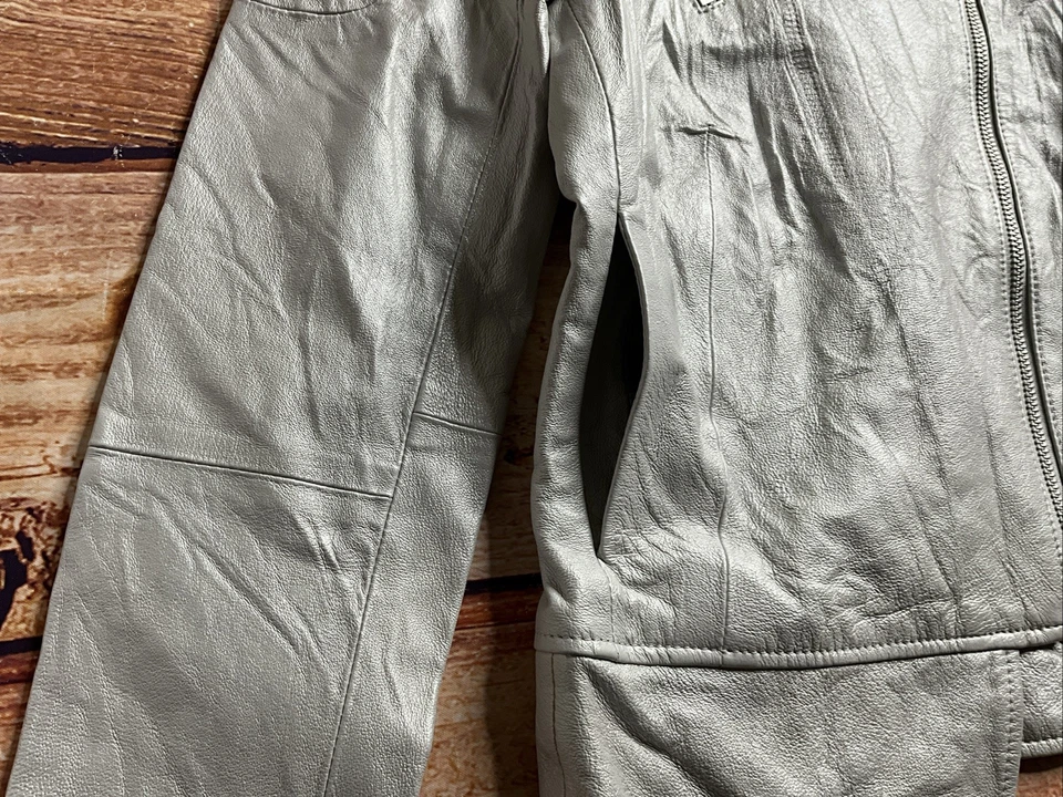 Chaqueta Bomber Scuderia Ferrari X Puma Para Mujer Plateada 100% Cuero Estilo 567075 Foto 3 de 4