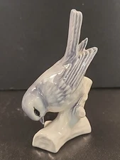 Vtg GOEBEL WEST GERMANY Great Titmouse Bird Figurine 38015 Kohlmeise 1970s Stump