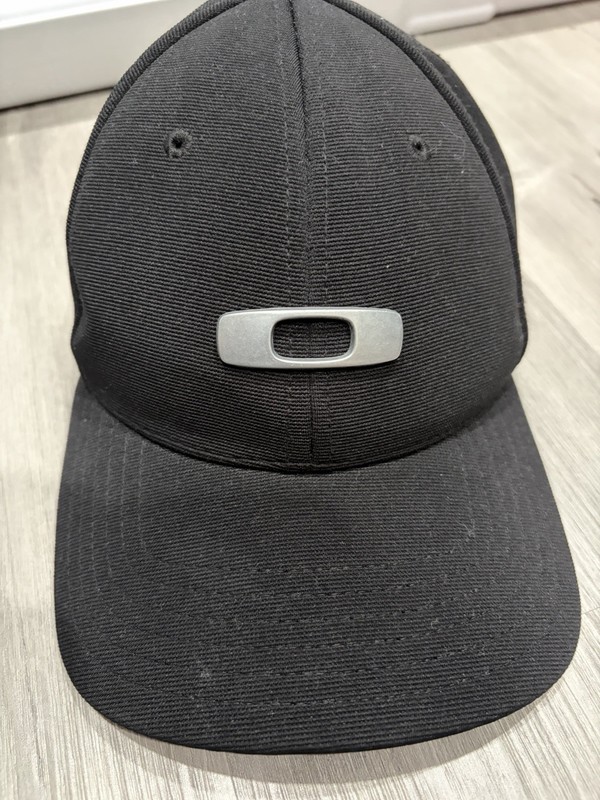 Oakley Black Solid Stretch Baseball Cap Flexfit Fitted S/M Men Casual