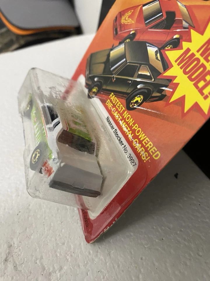 Hot Wheels 1982 The Hot Ones Larry Wood NASCAR Stocker #3927 Mt Dew sin perforar negro Foto 4 de 4