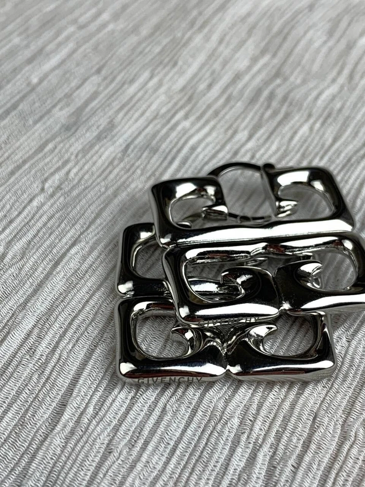 Brincos de argola de prata Givenchy - Imagem 4 de 4