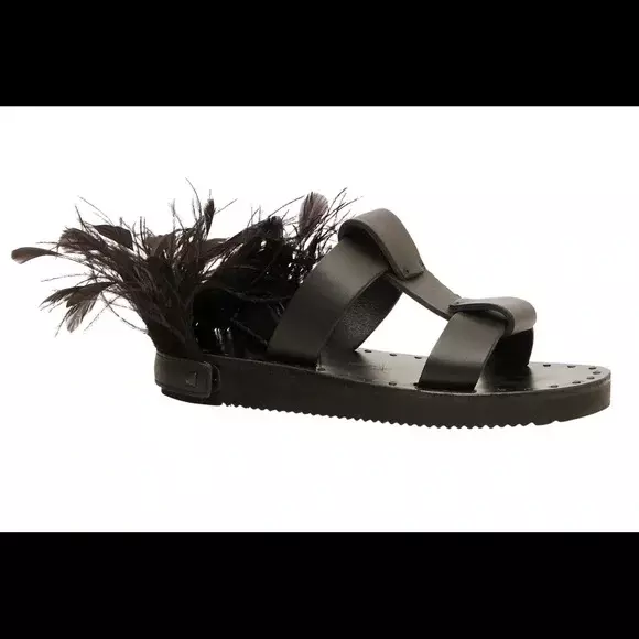 NWB VALENTINO GARAVANI BLACK LEATHER SLIP ON FISHERMAN FEATHER SANDALS SZ 35