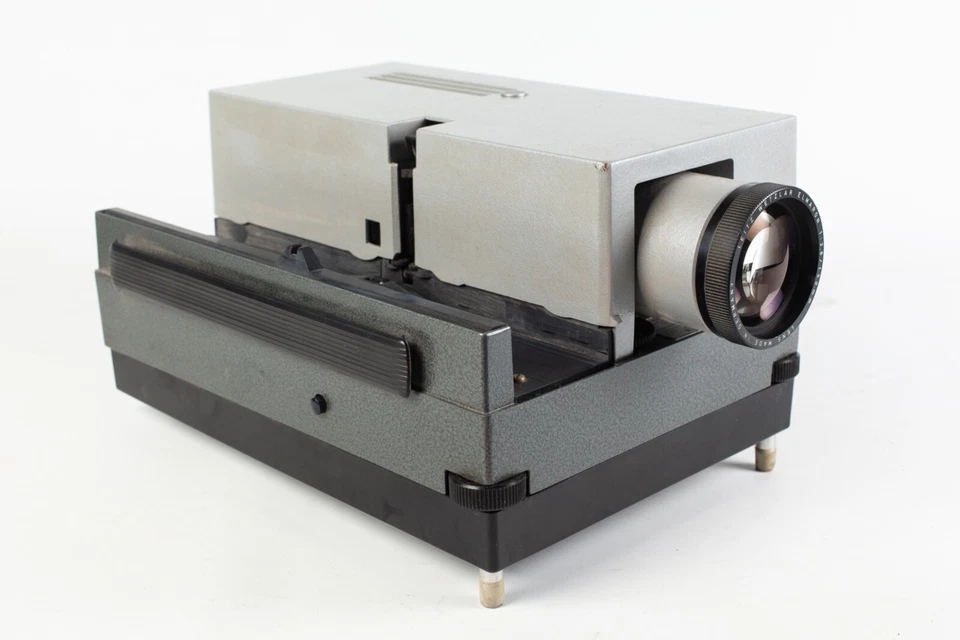 Leitz Pradovit Color 250  35mm Projector + Elmaron 150mm f2.8 Lens. 110/240 Volt - Image 3 of 4