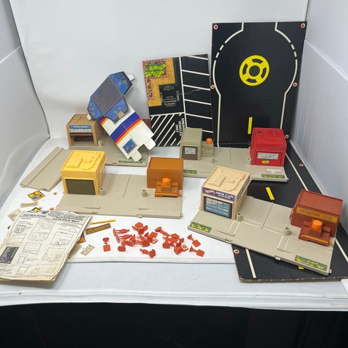 Vintage Hot Wheels USA Builder Set - 1981 Mattel No. 5055 Town Set