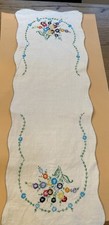 Vintage Hand Embroidered Floral Table Runner Linen Scalloped Edge Lazy Daisy 38"