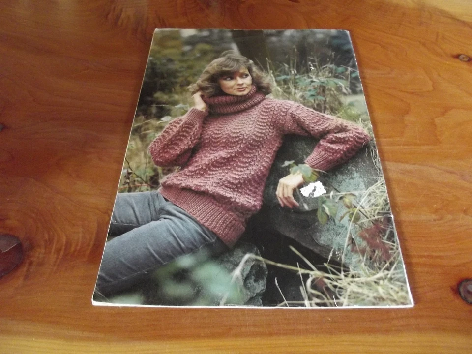 KNITTING PATTERN BOOK HOLIDAY AT KMART 25 KNITTING PATTERNS *GREAT* - Image 2 of 2