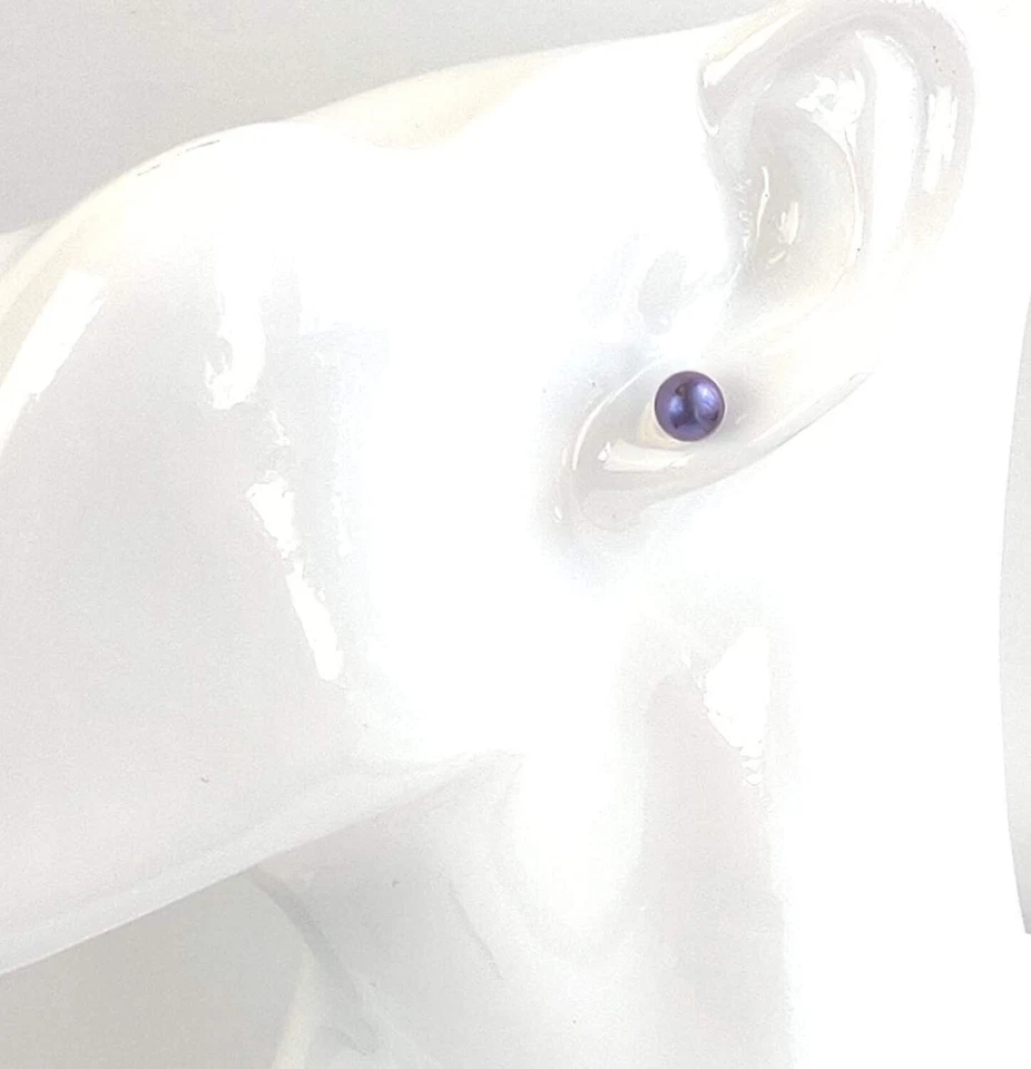 Aretes LaTisoro de 7 mm púrpura de titanio puro con poste de bola para oídos sensibles... Foto 2 de 4