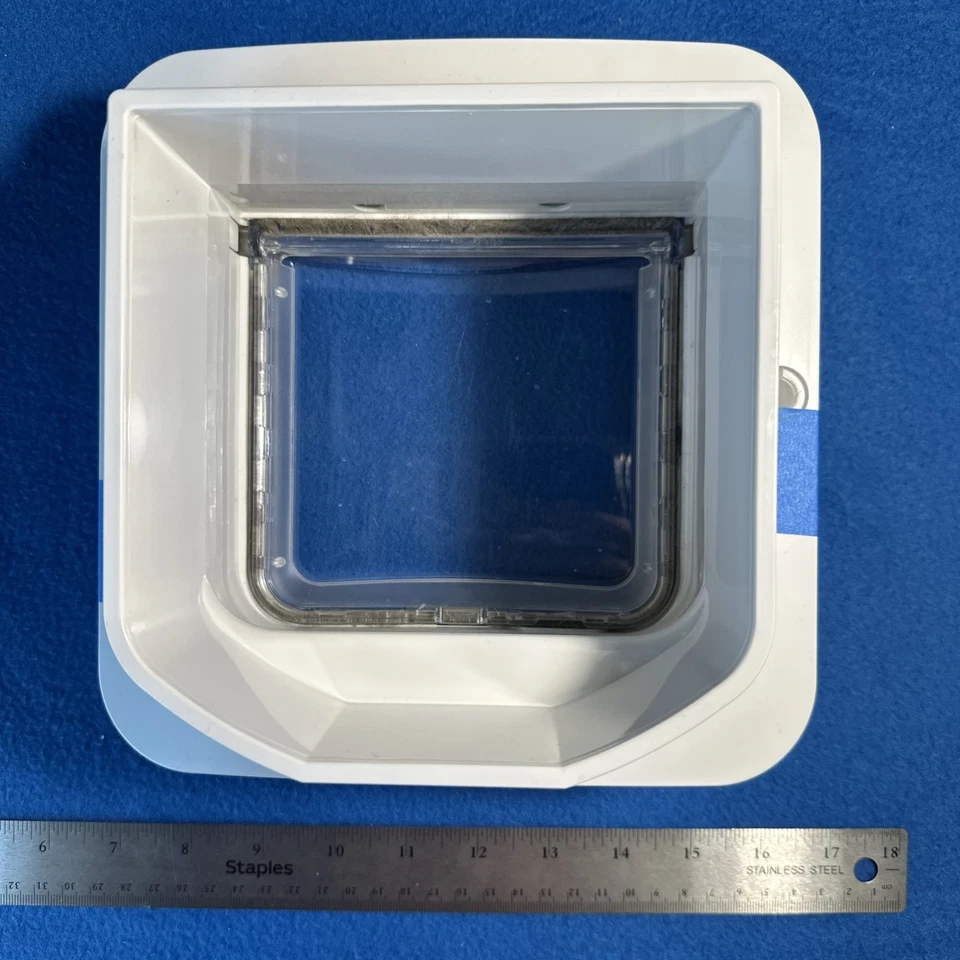 Puerta SureFlap Microchip Cat Flap Blanco Herrajes y Manual Incluido Foto 3 de 4