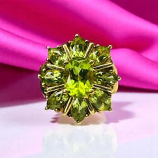 VINTAGE- Natural Peridot Ring in 10K Gold -Size 6 - 2.5CT Flower Cocktail Ring