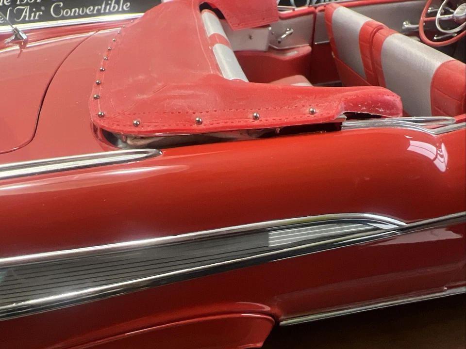 Danbury 1957 Chevrolet Bel Air conversível escala 1/12 com suporte de caixa certificado de autenticidade vermelho perfeito - Imagem 3 de 4