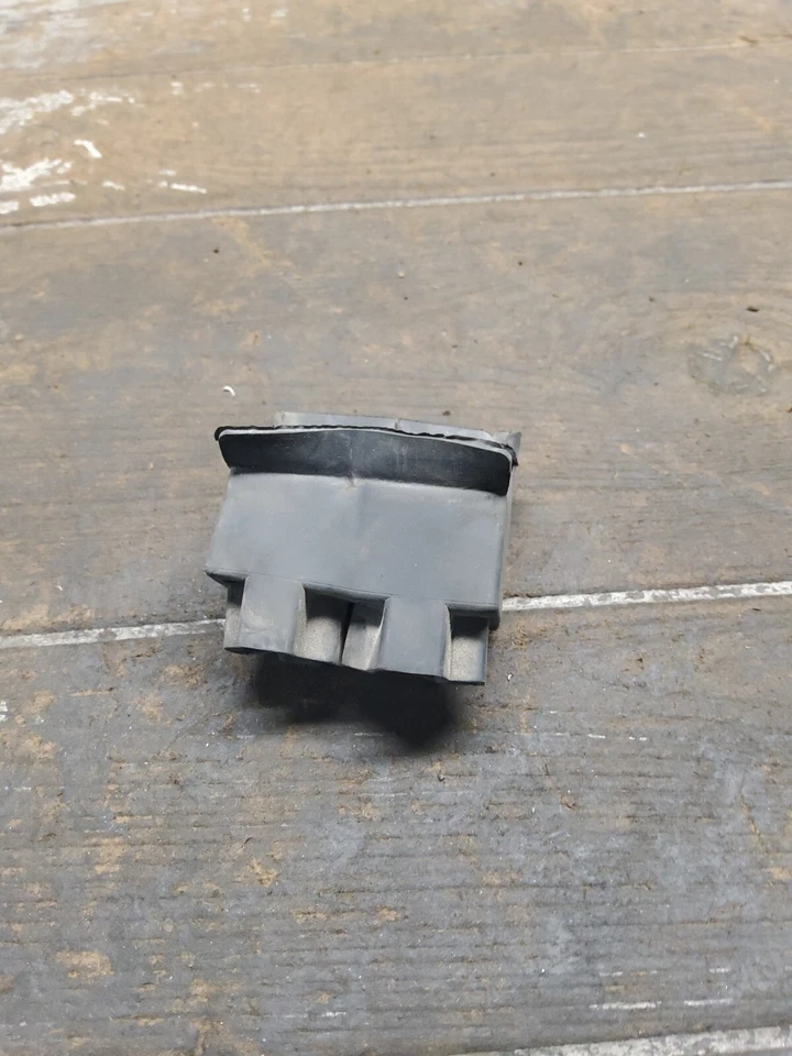 Harley-Davidson Street Glide FLHX 2007 07 07-11 relé eléctrico soporte de goma  Foto 3 de 4