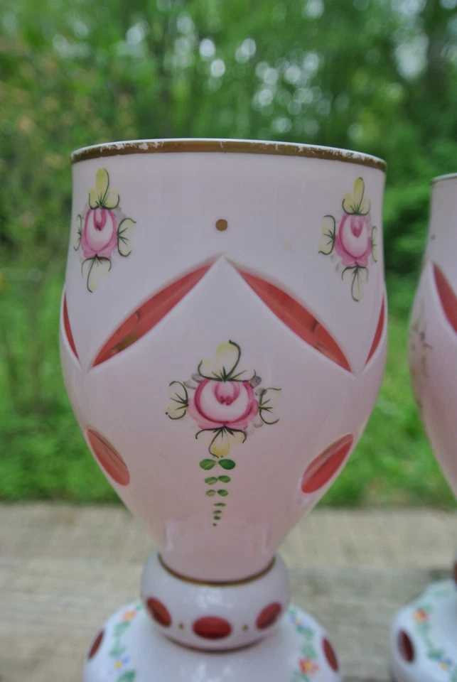 Dos copas o jarrones de vidrio florales vintage bohemios de arándano/blanco superpuestos Foto 4 de 4