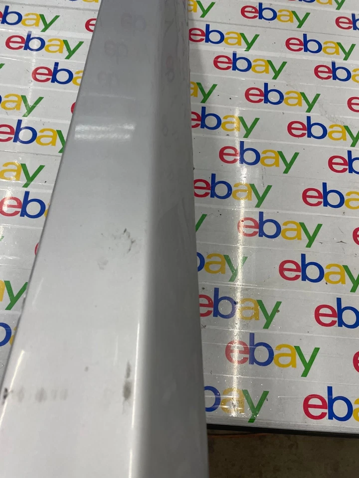 06-09 MITSUBISHI RAIDER PUERTA DELANTERA DERECHA MOLDURA PASAJEROS OEM PLATA PSB Foto 2 de 4