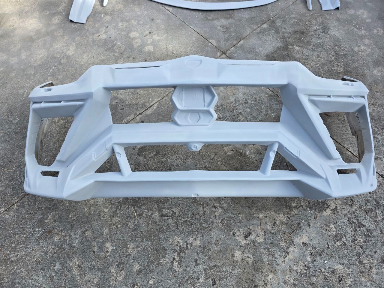 Fiberglass Front Bumper Fits Lamborghini Urus 2018-2022
