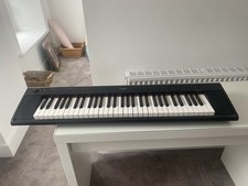 Yamaha Piaggero NP-11 Electronic Keyboard