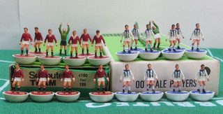 SUBBUTEO 2 HW TEAMS REF 3 WEST BROM & REF 100 MAN UTD IN ORIGINAL BOXES.