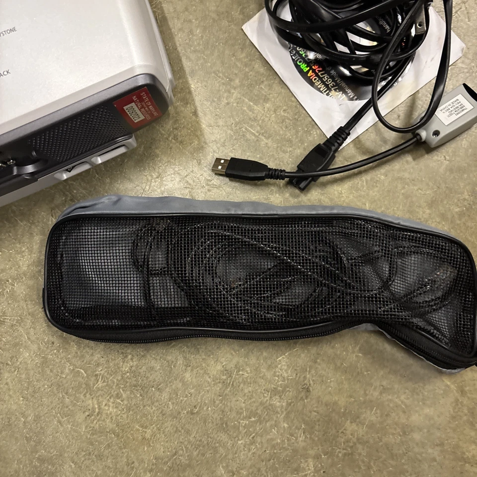 Проектор Canon LV-7365 с чехлом для переноски! 276 часов! - Изображение 3 из 4