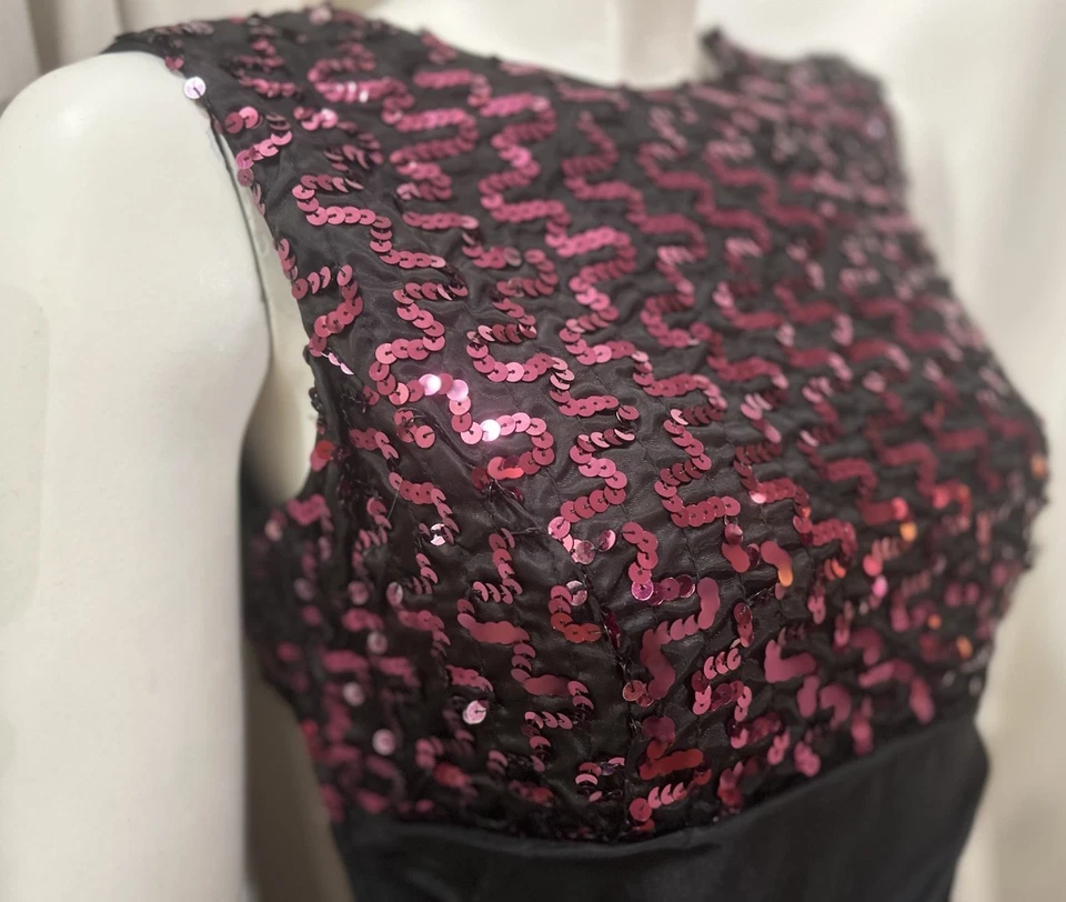 Vestido midi vintage años 80 Gunne Sax rosa lentejuelas negro tafetán peplum volantes graduación Foto 3 de 4