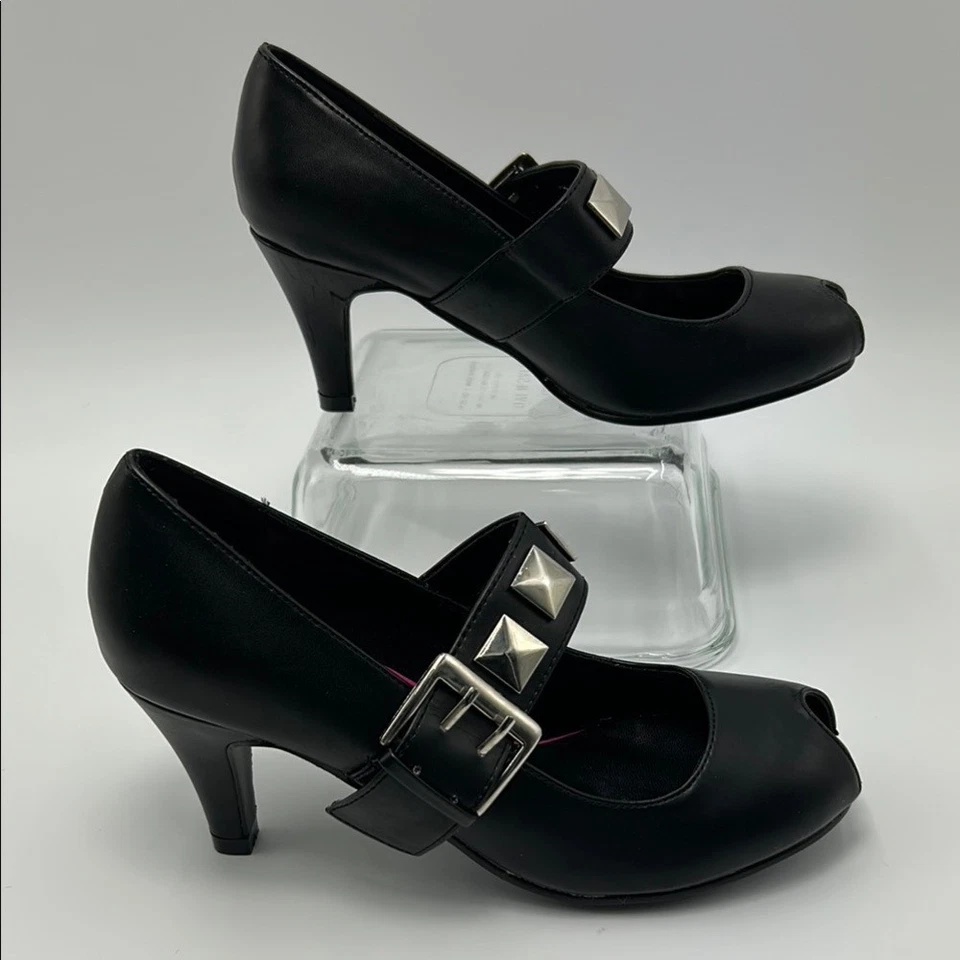 Zapatos de salón T.U.K negros 6 tacones de cuero sintético punta abierta correa ajustable hebilla con tachuelas Foto 4 de 4