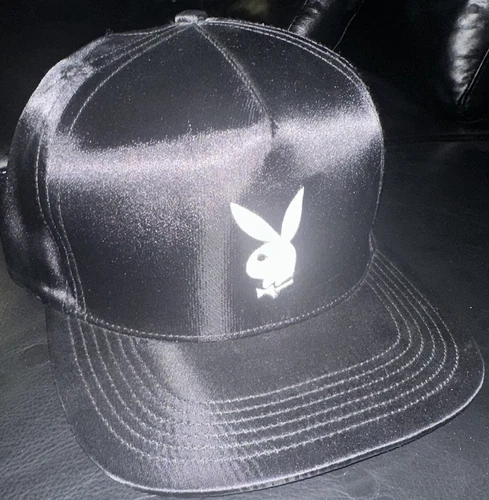Casquette snapback noire en satin Supreme Playboy ? ✅