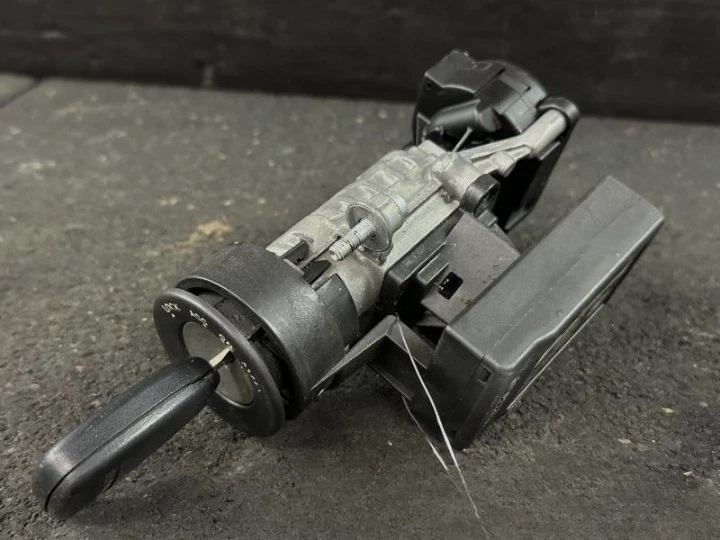 2005-2008 Dodge Magnum Ignition Switch Lock Cylinder With Key OEM Foto 4 de 4