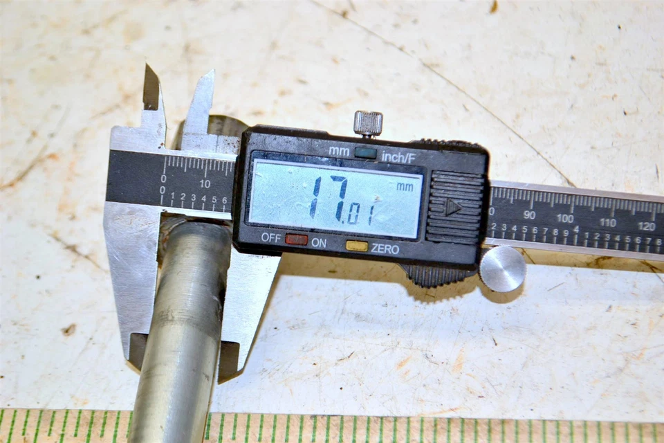 Perno de eje de rueda delantera Buell Cyclone M2 17 mm G0120.2C 1997-2002 Foto 2 de 2