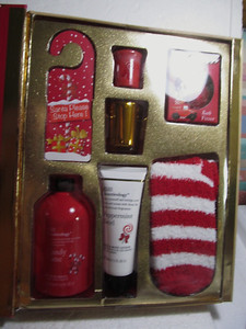 Baylis & Harding Beauticology Christmas Box Gift Set w/socks,bath,lotion,candle