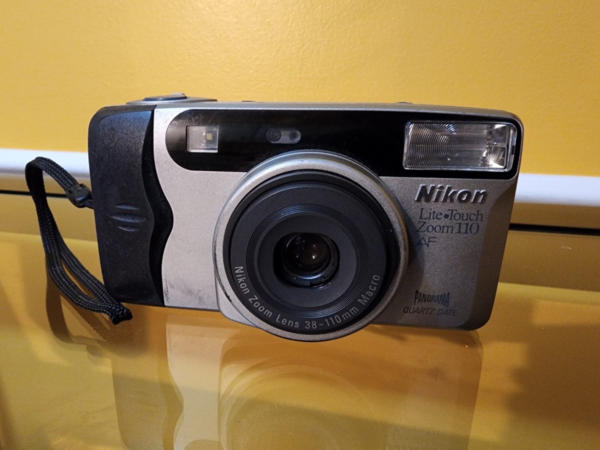 Nikon Lite-Touch Zoom 110 AF 38-110mm 35mm Film Camera Date