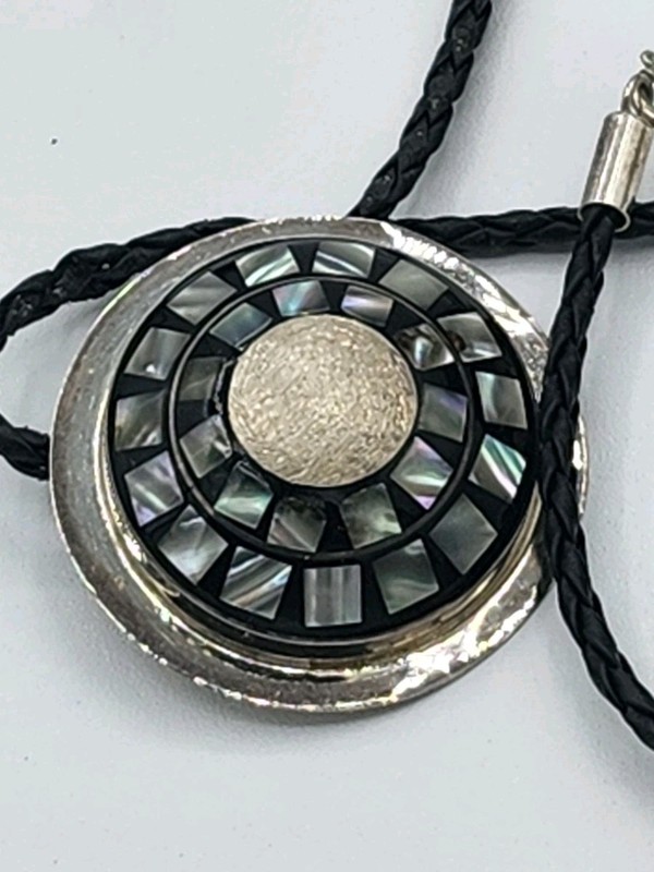 Taxco Dominique Dinouart Signed DDD Mexico Sterling Inlaid Shell Round Necklace