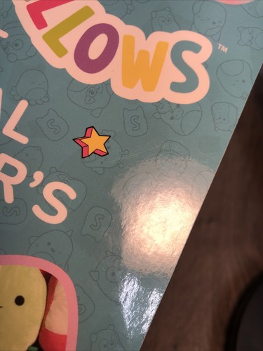 Original Squishmallows : The Official Collector’s Guide Paperback Authentic B6 - Foto 4 di 4