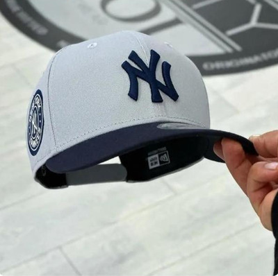 NY Yankees Light Grey Snapback Hat Heritage Side Patch Embroidered Navy Blue Cap