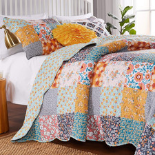 Modern Floral Reversible Quilt Set - 3-Piece King, Calico Patches Design