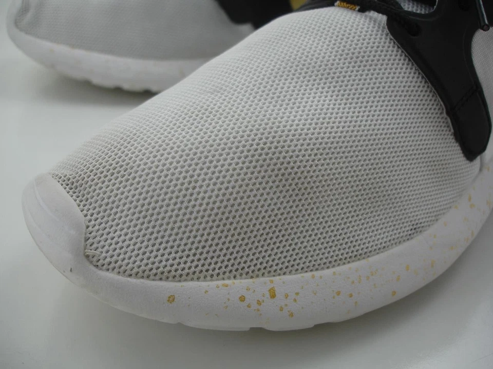 Men's 10 M Nike Roshe Run Gold Trophy Black White 669689-100 Iowa Hawkeyes Shoes - Image 3 of 4