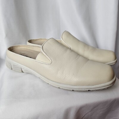 Trotters Classic Uma | T2238-126 Womens Beige Leather Slip On Mule Flats Shoes