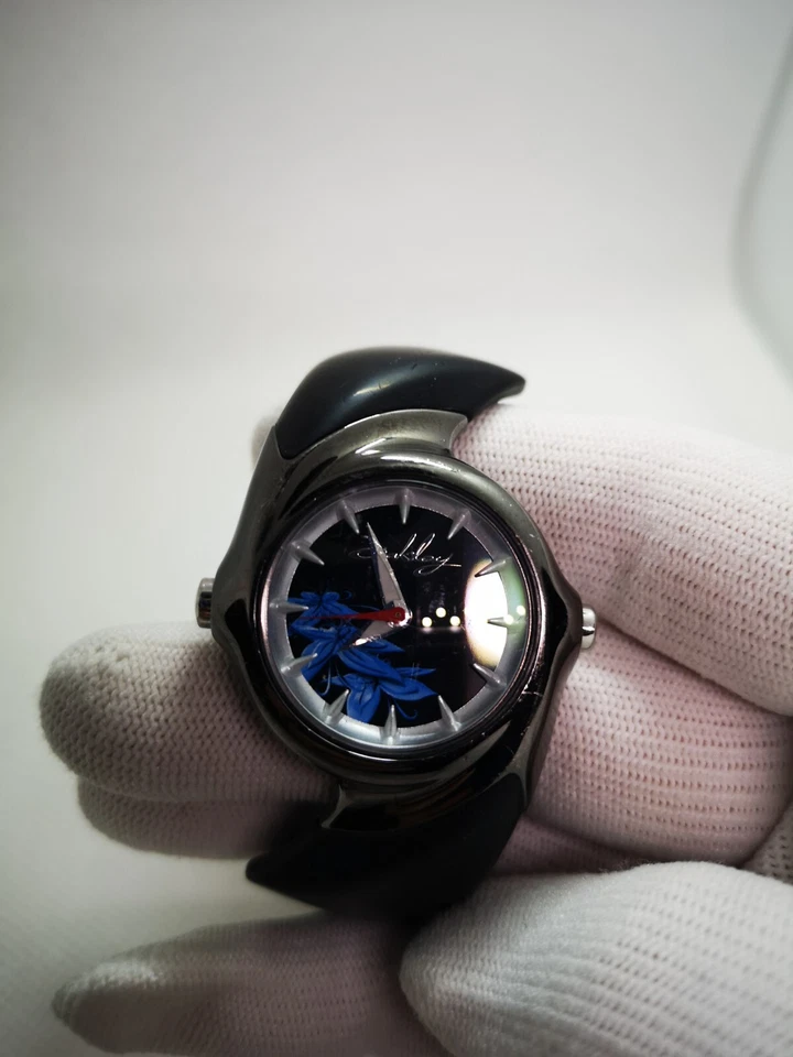 Authentic Oakley Crush 2.5 lily dial ion plated watch mm tbII jury  - Image 2 of 4