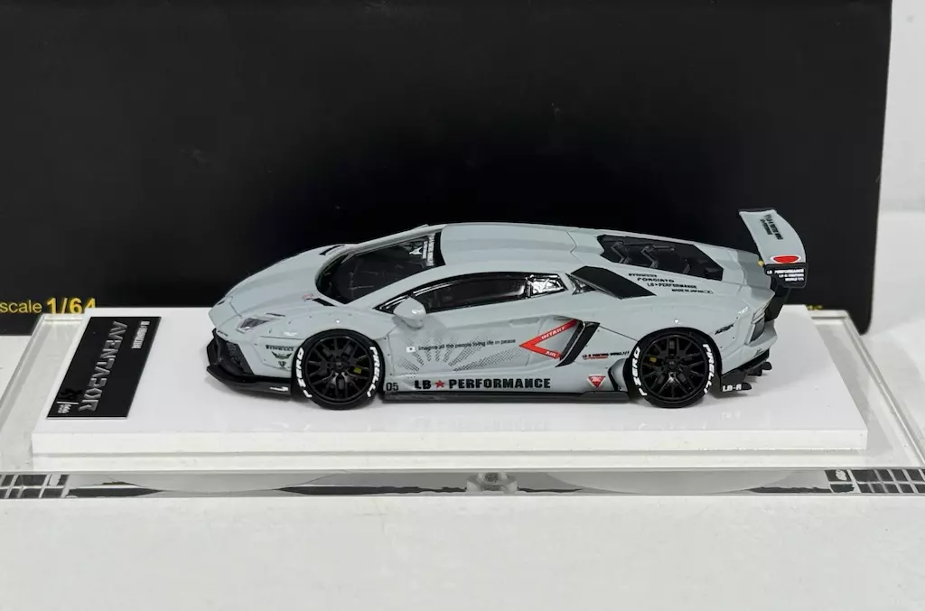 Onemodel 1:64 Gold LP700 Aventador LB Sports Model Diecast
