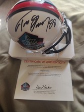 Tony Gonzalez Catches Everything but the Hobby's Attention 17