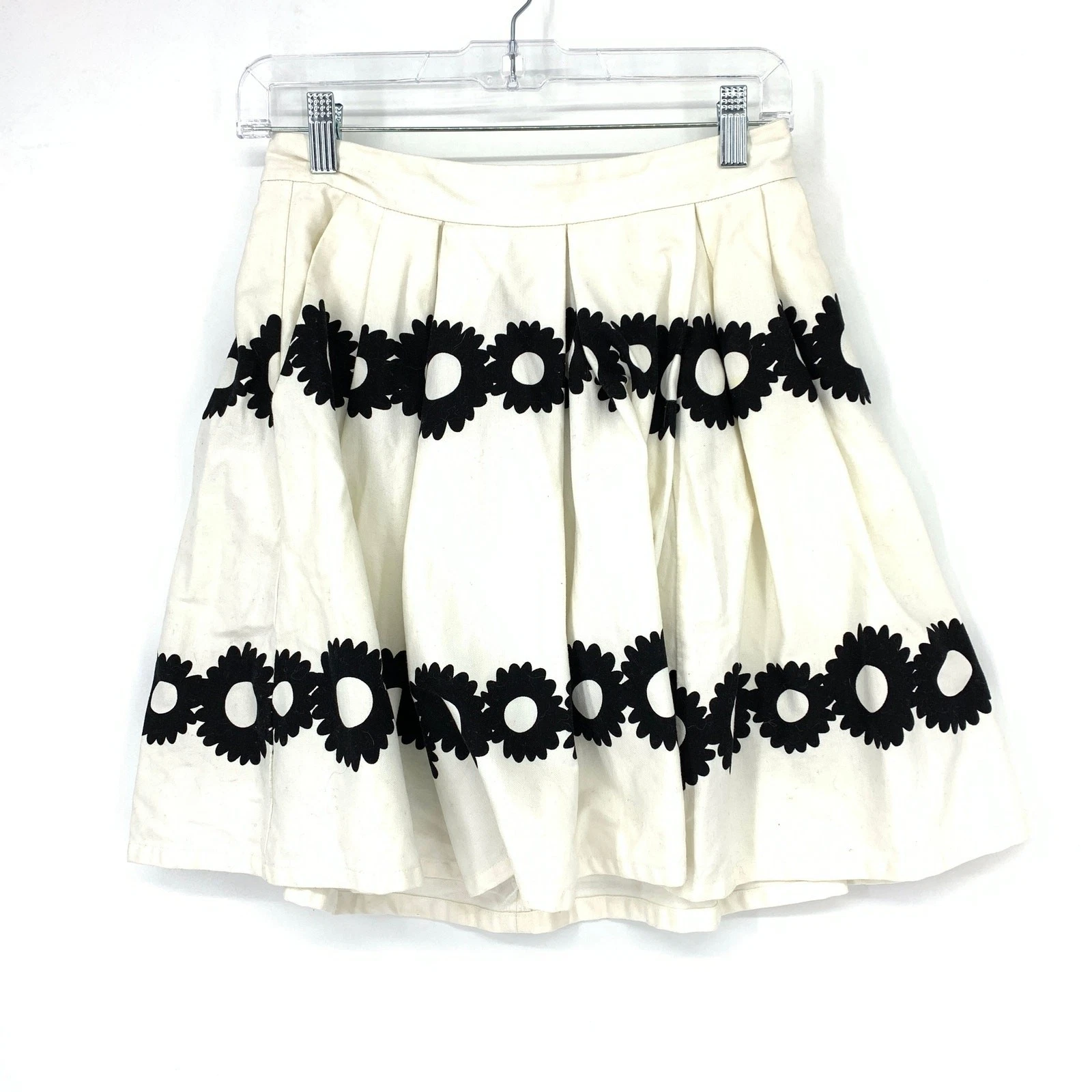 Whit Two Women's Size 4P Black & White Pleated Skirt Floral Print Cotton Casual