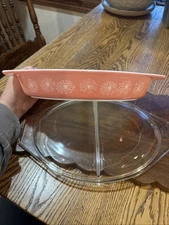 Pyrex Vintage Pink Daisy Divided Oval 1.5Qt Casserole Dish with Glass Lid