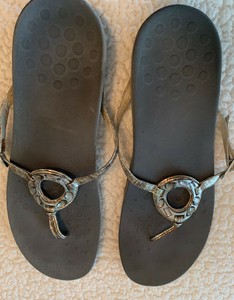 vionic sandals size 12