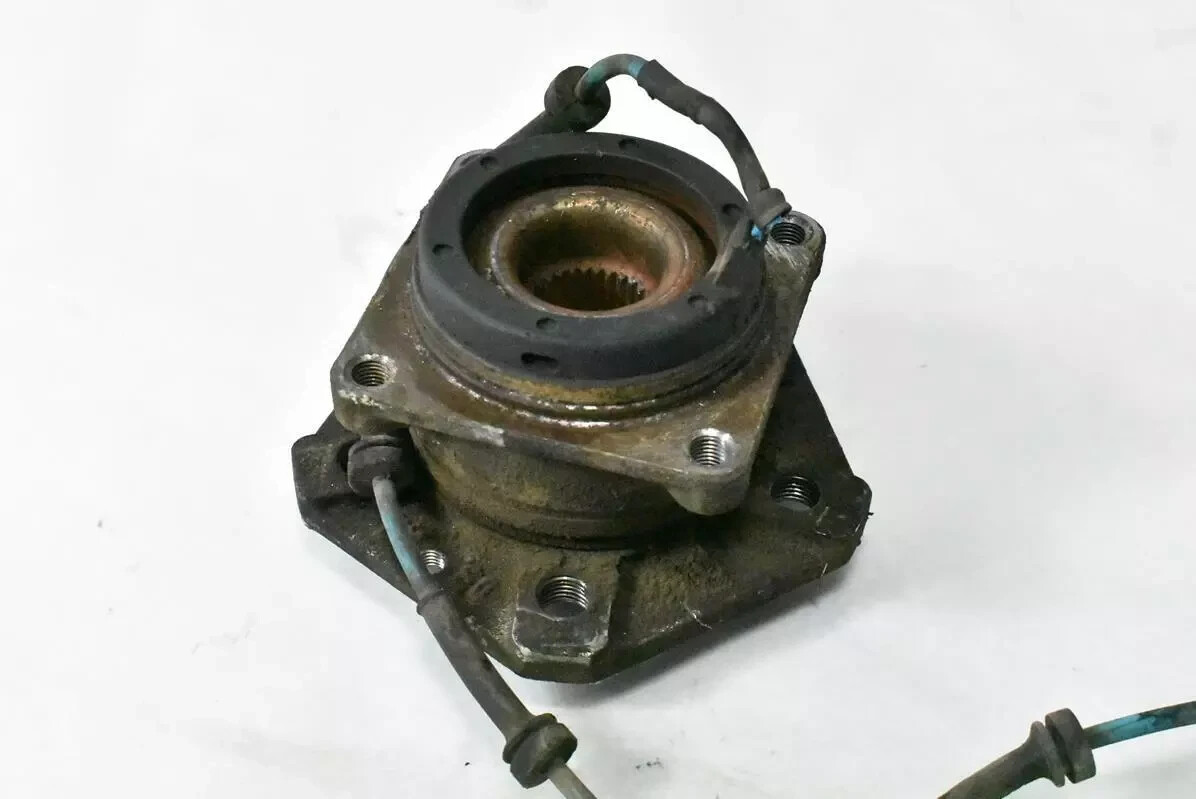 04-08 Maserati Quattroporte M139 Rear Right Side Spindle Knuckle Hub OEM