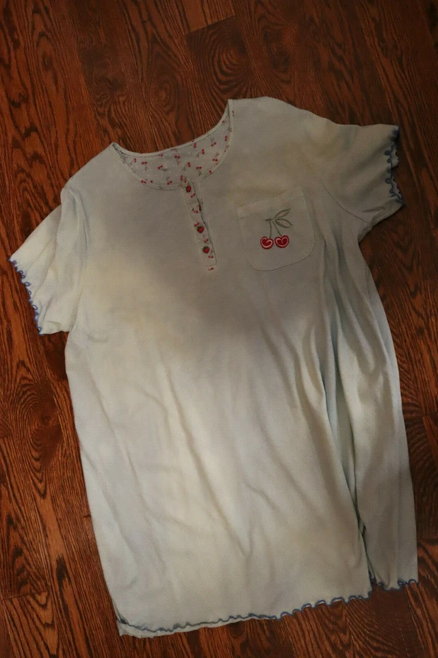 Bata y vestido cerezas de colección 42" largo 56" tela suave a la cadera, bordado Foto 3 de 4