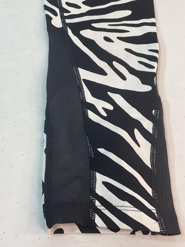 NIKE Running Black/White Fitness Pants w/Screens. Inseam: 21”. Sz Sm. Excel Cond - Picture 5 of 11