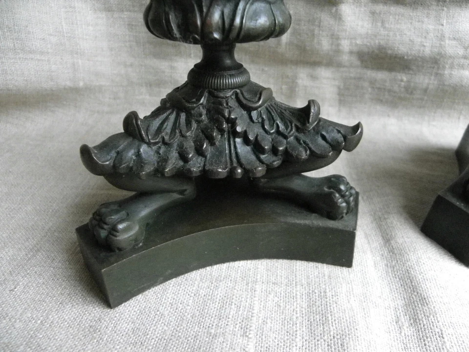 PAIRE DE CHANDELIERS FLAMBEAUX ANCIENS EN BRONZE - PATTE DE LION - XIXème - Photo 4/4