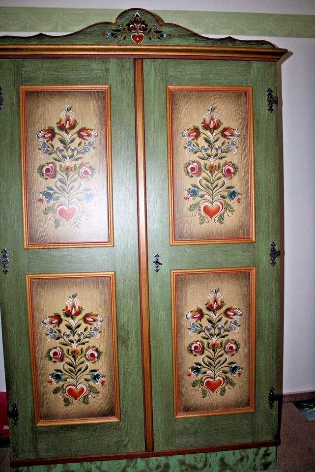 Voglauer Kleiderschrank, Anno 1800, grün, Schlafzimmer / Bauernmöbel, Handbemalt - Bild 2 von 4