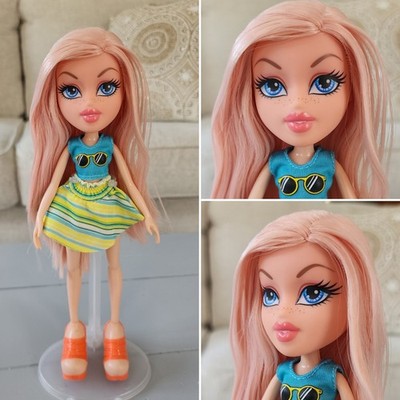 MGA Bratz 2015 Bratz Backyard Beach Bash CLOE Pink Hair Brats Tropical Doll Cute