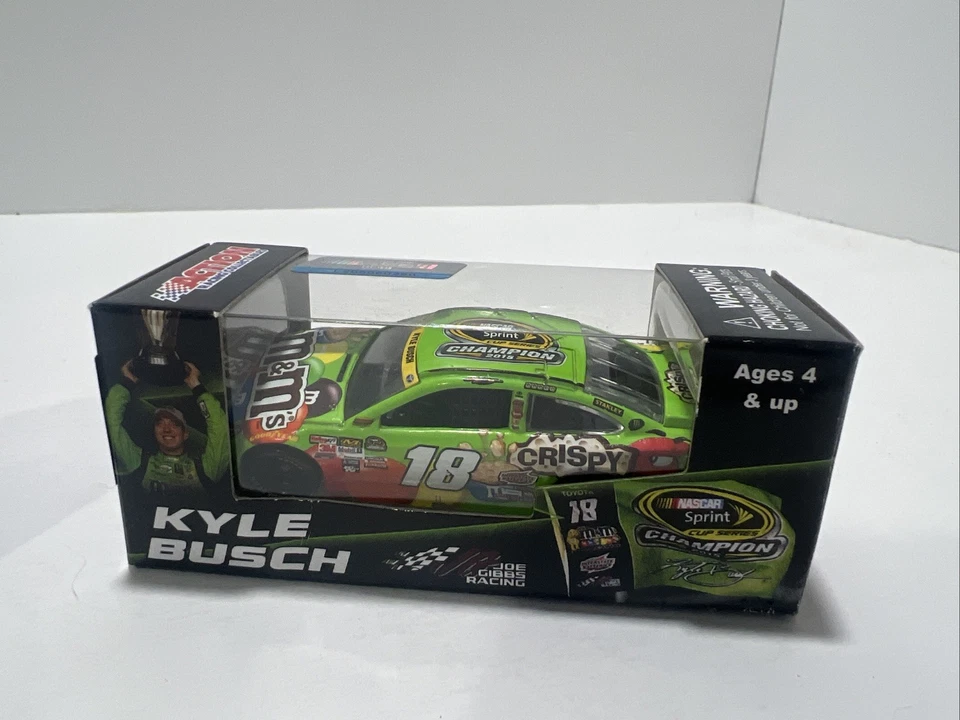 Kyle Busch M&Ms 2015 y campeón de baterías interestatales 1/64 juego fundido a presión nuevo Foto 3 de 4