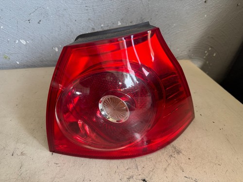 VW Golf V 1.6 75kW 2005 BGU Rücklicht Rechts Aussen 1K6945096E