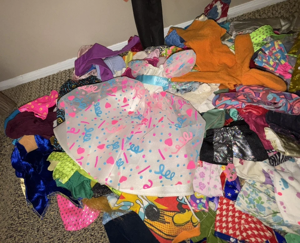 Huge lot of Vintage Barbie clothing 100 Pieces W/Doll 60s 70s 80s 90s 2000s - Image 3 of 4